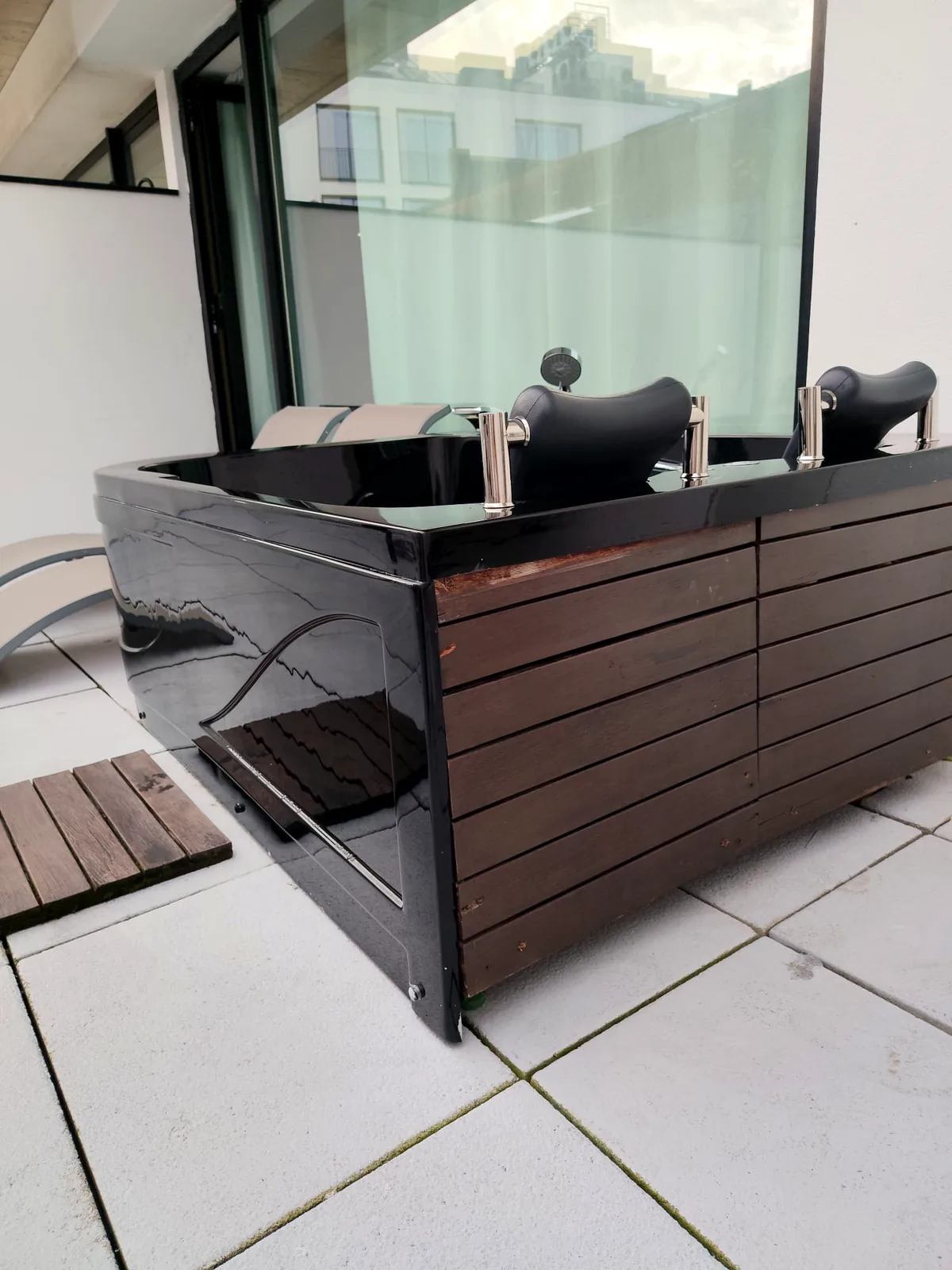 Jacuzzi para duas pessoas no terraço do Urban Master, em Aveiro