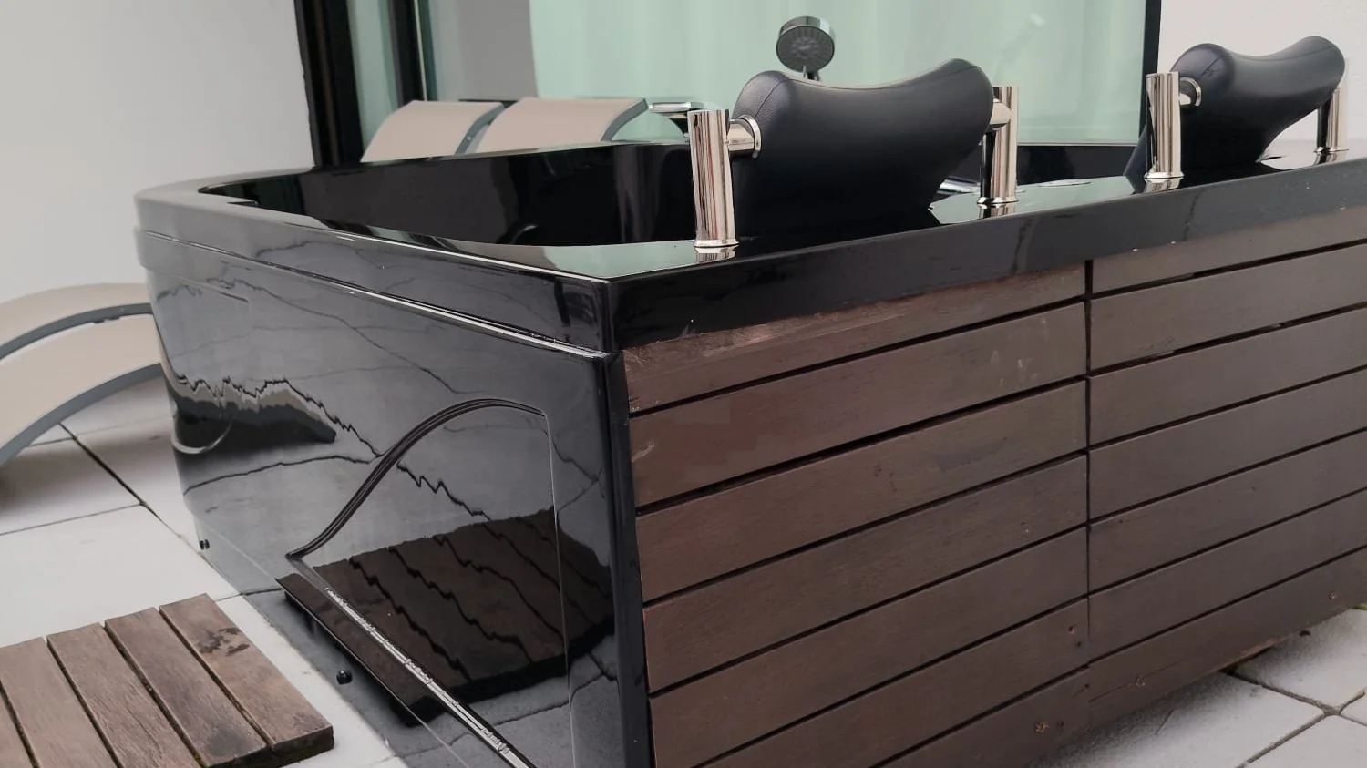 Jacuzzi no terraço privado do Urban Master, em Aveiro